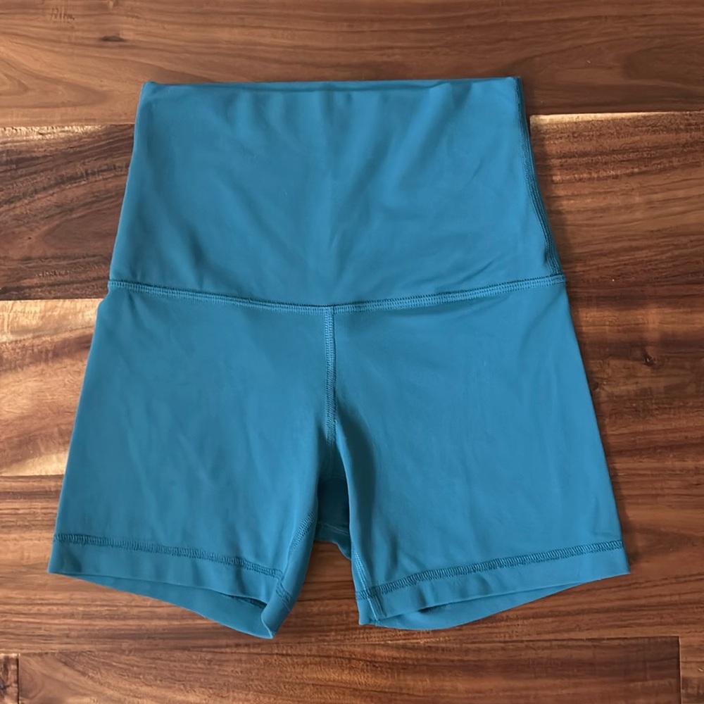 Lululemon Athletica align super high rise short size 4